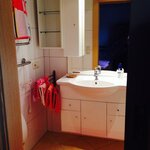 Photo of triple room with shower, WC