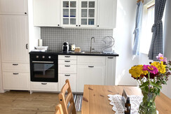 Apartment Resi Wohnraum mit Tisch Apartment Resi Wohnraum mit Tisch