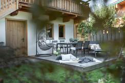 Privater umzäunter Garten mit Terrasse - App. #3 Privater umzäunter Garten mit Terrasse - App. #3