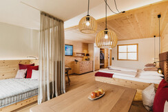 Zirbensuite-Abendrot-rupertus_04_5299_cFotoBauer-b