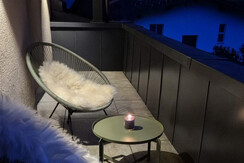 Dachterrasse_abends_stehend