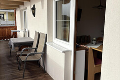 großer Balkon südseitig