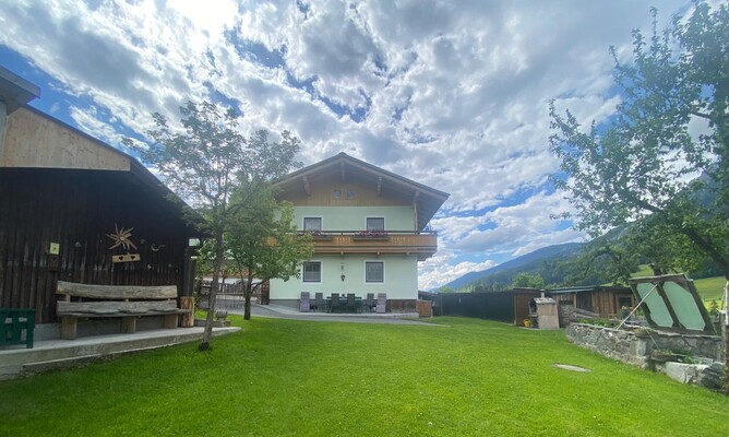 Viel Platz rund um unser Haus Viel Platz rund um unser Haus