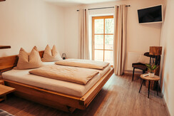 großes Schlafzimmer, 2024 neu renoviert