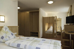 digital_13x18_cb_photography_Zimmer_Gaststube-13