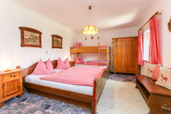 bauernhofurlaub-saalfelden-doppelzimmer-stockbett bauernhofurlaub-saalfelden-doppelzimmer-stockbett