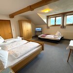 Bild von Vierbettzimmer mit Dusche, WC
