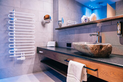 7_focus-media_web_family-suite-deluxe-birnhorn-bad