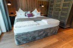 7_focus-media_web_juniorsuite-pinzgauer6