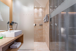 ritzenhof-zimmer-und-suiten-zimmer-bergblick-ansic ritzenhof-zimmer-und-suiten-zimmer-bergblick-ansic