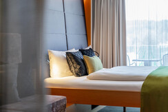 ritzenhof-zimmer-und-suiten-zimmer-seeblick-bett-p ritzenhof-zimmer-und-suiten-zimmer-seeblick-bett-p