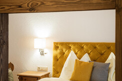 Studio_Holz_Doppelbett4