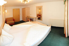 69DSC_3658_birnhorn_schlafzimmer-scaled