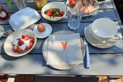 Schönes Geschirr für's Frühstück, auch für Kinder