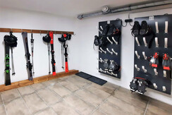 versperrbarer Skiraum mit Skischuhtrockner