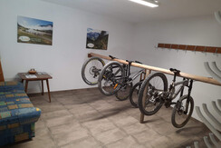 versperrbarer Bike-Raum mit Schuhtrockner