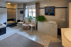 Badezimmer, Badewanne, Dusche, EschenWald