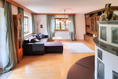 Wohnzimmer, Kachelofen, Schlafsofa, EschenWald